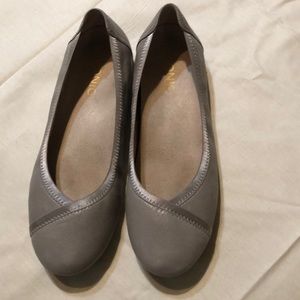 Women’s Vionic Flats, size 8.5